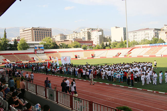 2019-yili-yaz-spor-okullari-coskulu-torenle-acildi3.jpg