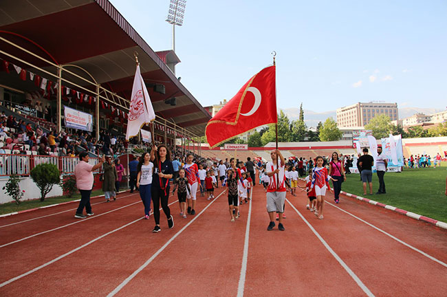 2019-yili-yaz-spor-okullari-coskulu-torenle-acildi4.jpg