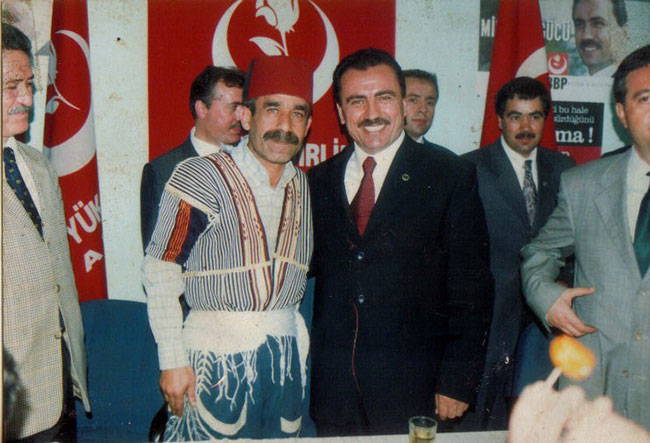 bu-dondurmadan-yiyenin-siyasette-onu-aciliyor4.jpg