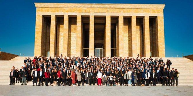 demokrasi-ve-atilim-deva-partisi-genclik-politikalari-baskanligi-10-kasim-ataturku-anma-gunu-nedeniyle-anitkabir-ziyareti-yaparak-turkiye-capinda-bir-program-duzenledi.jpg