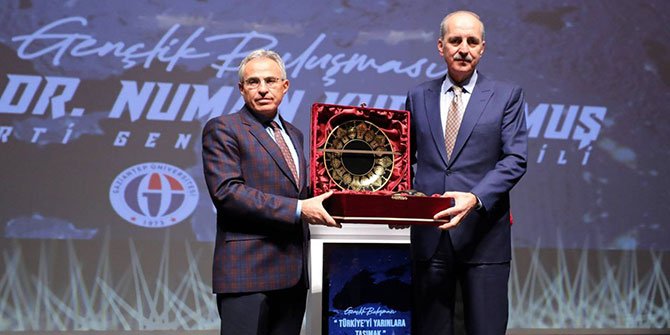 gaziantep-universitesince-turkiyeyi-yarinlara-tasimak-konulu-etkinlige-ak-parti-genel-baskanvekili-prof-dr-numan-kurtulmus-gaziantep-universitesi-gaun-ziyaretinde-genclerle-bir-araya-geldi-001.jpg