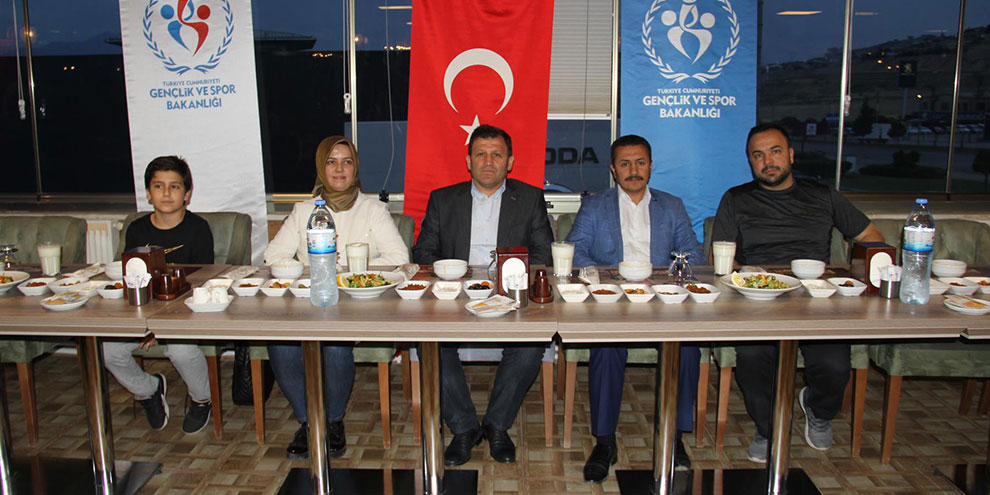 genclik-hizmetleri-ve-spor-il-mudurlugu-personelleri-iftar’da-bulustu1.jpg