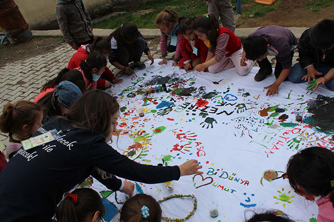 istanbul’dan-kahramanmaras’a-gelip-“bi’-dunya-umut”-biraktilar4.jpg