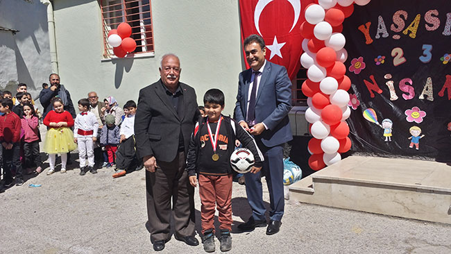 istiklal-ilkokulu-23-nisan’i-mahalleliyle-coskuyla-kutladi1.jpg