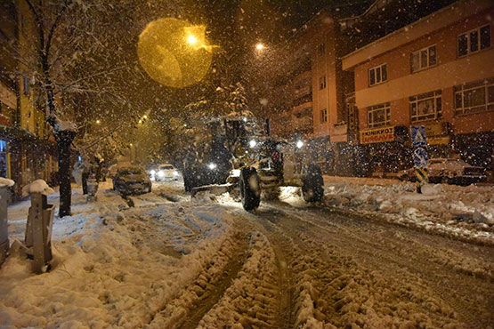 kahramanmaras-kayseri-yolu-aksam-saatlerinde-cift-yonlu-trafige-kapatildi4.jpg