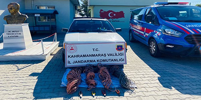 kahramanmarasta-jandarma-ekipleri-baki-kablo-calan-2-kisiyi-sucustu-yakaladi-002.jpg