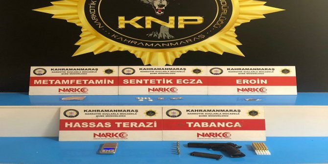 kahramanmarasta-polis-ekipleri-tarafindan-yapilan-uyusturucu-operasyonunda-gozaltina-alinan-12-kisi-tutuklandi.jpeg