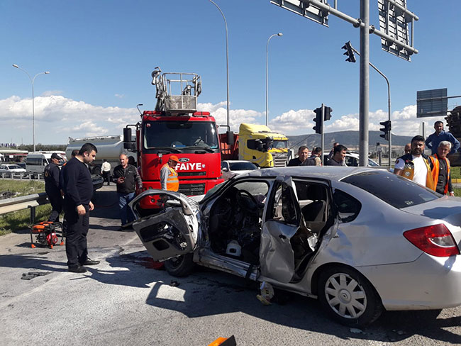 kahramanmarasta-yeni-dogan-bebegi-tasiyan-ambulans-kaza-yapti!1.jpg