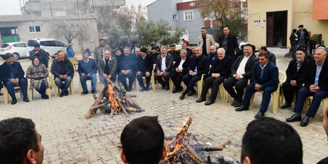 kavlakli-bolgesindeki-mahalle-muhtarlariyla-bir-araya-gelen-buyuksehir-belediye-baskani-hayrettin-gungor-her-mahallemizi-daha-yasanilabilir-hale-getirmek-icin-ihtiyaclari-yerinde-gozlemliyoruz-muhtarlarim.jpeg