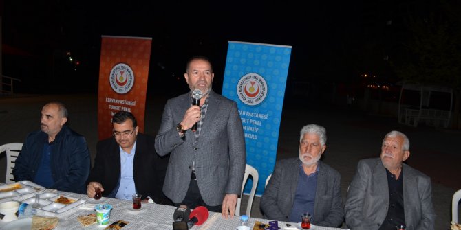 kervancioglu-ogrencilerle-iftar-yapti.jpg