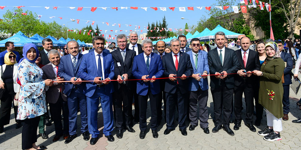 ksu-kariyer-fuari-ogrencilerle-sektor-temsilcilerini-bir-araya-getirdi1.jpg