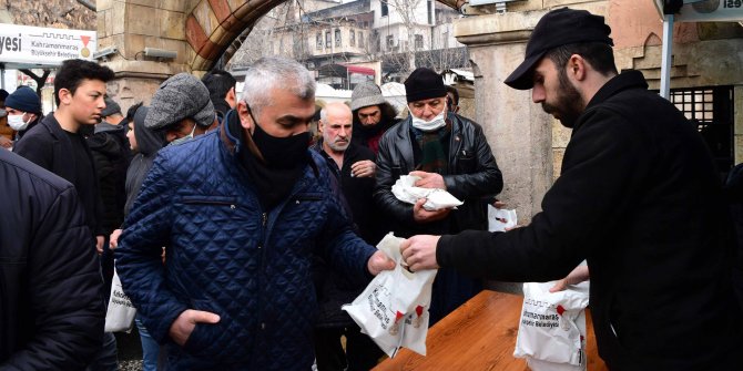 milli-mucadelenin-102-yil-donumu-kapsaminda-duzenlenen-kurtulus-haftasi-etkinlikleri-tum-camilerde-okunan-hatim-duasi-ve-mevlid-i-seriflerle-basladi.jpg