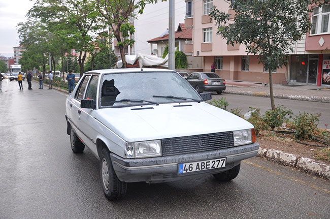 otomobilin-carptigi-yasli-kadin-hayatini-kaybetti1.jpg