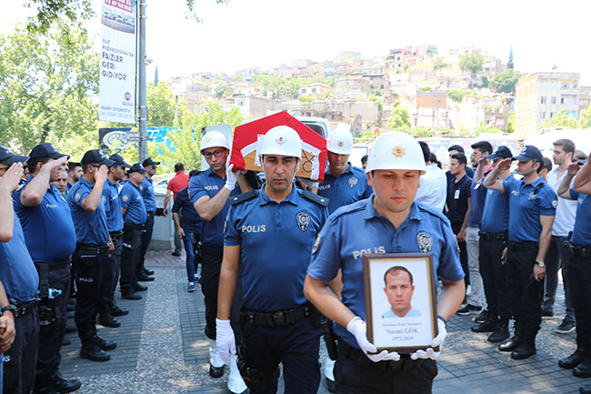 trafik-kazasinda-hayatini-kaybeden-polis-topraga-verildi2.jpg